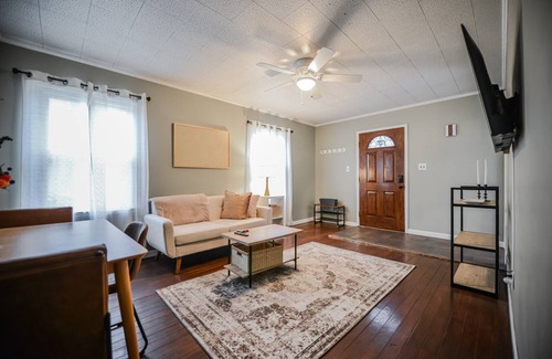 Fort Wayne House | 131 m² House ∙ 3 bedrooms ∙ 5 guests