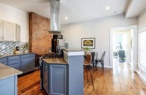 Mount Auburn Apartment | 135 m² Apartment ∙ 2 bedrooms ∙ 7 guests