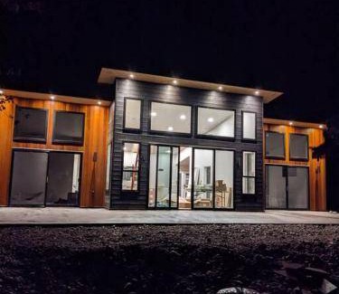 Woods Bay House | 135 m² House ∙ 2 bedrooms ∙ 4 guests