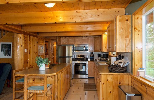 Island Park Cabin | 138 m² Cabin ∙ 3 bedrooms ∙ 8 guests