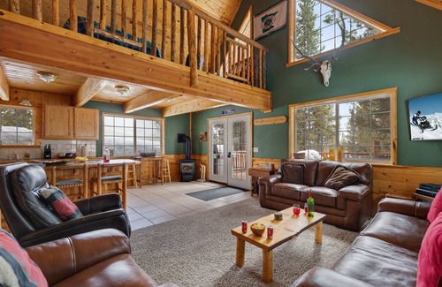 Island Park Cabin | 138 m² Cabin ∙ 3 bedrooms ∙ 8 guests