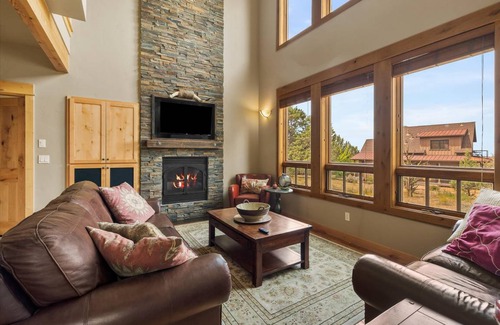 Powell Butte Cabin | 139 m² Cabin ∙ 2 bedrooms ∙ 8 guests