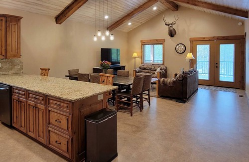 Island Park House | 139 m² House ∙ 4 bedrooms ∙ 11 guests