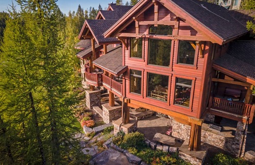 Whitefish House | 1390 m² House ∙ 7 bedrooms ∙ 24 guests