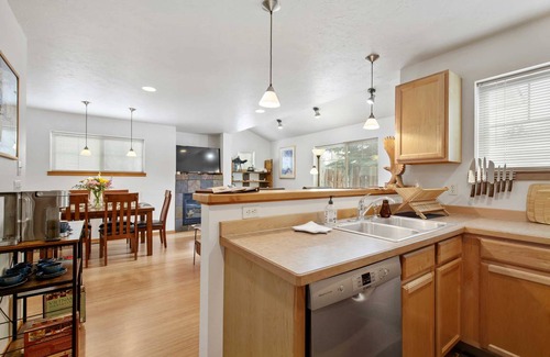 Bozeman Apartment | 143 m² Apartment ∙ 3 bedrooms ∙ 6 guests