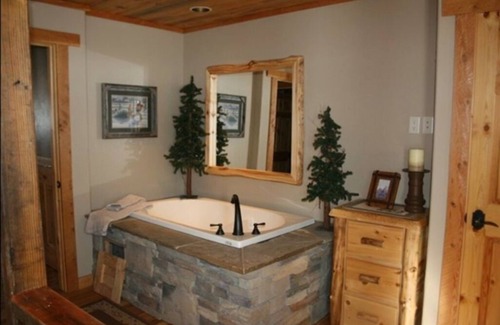 Afton Condo | 15) 1 BEDROOM WITH LOFT CONDOS - 3 QUEENS- The Mountain Inn