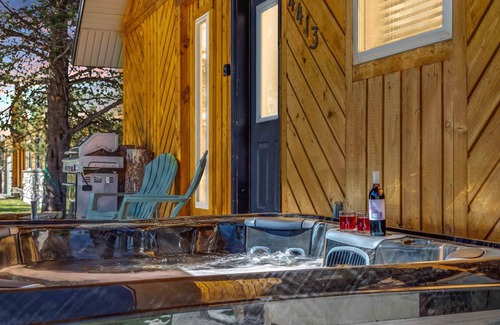Island Park Cabin | 167 m² Cabin ∙ 3 bedrooms ∙ 12 guests