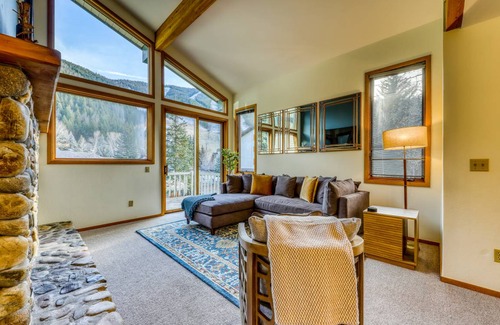 Warm Springs Condo | 175 m² Condo ∙ 2 bedrooms ∙ 8 guests
