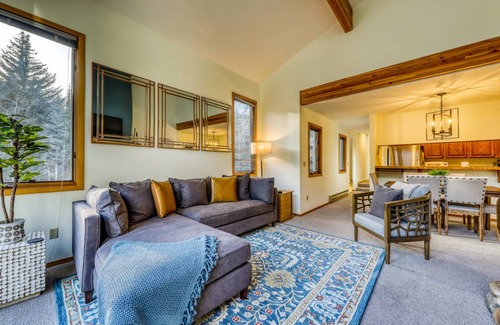 Warm Springs Condo | 175 m² Condo ∙ 2 bedrooms ∙ 8 guests