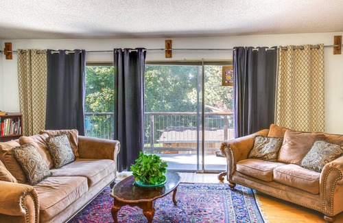 Upper Rattlesnake House | 185 m² House ∙ 4 bedrooms ∙ 8 guests