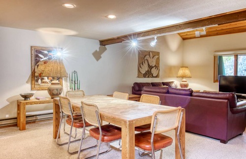 Elkhorn Village Condo | 190 m² Condo ∙ 3 bedrooms ∙ 10 guests
