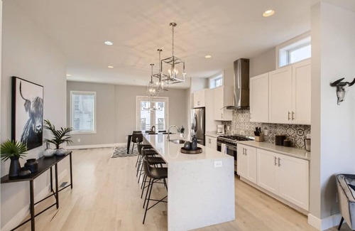 West End House | 2 - Skyline VIEWS - The Music City Collection