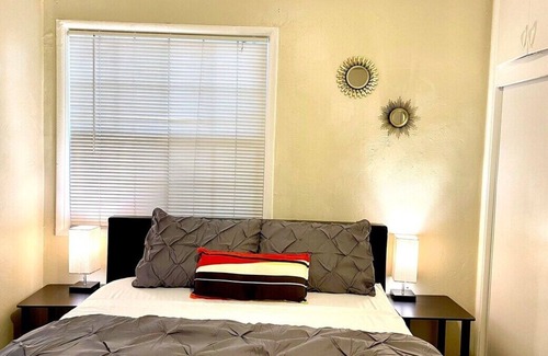 City Heights Apartment | #2, Spacious Freshly Remodeled - 2BR - 5mins to DT