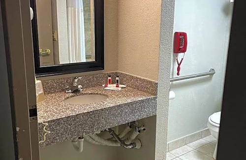 Fort Wright Hotel | 2-Star Hotel ∙ Days Inn by Wyndham Fort Wright Cincinnati Area