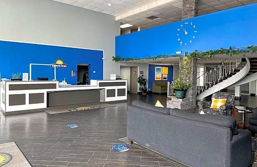 Fort Wright Hotel | 2-Star Hotel ∙ Days Inn by Wyndham Fort Wright Cincinnati Area