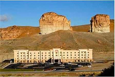 Green River Hotel | 2-Star Hotel ∙ Hampton Inn & Suites Green River