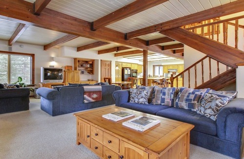 Sunriver House | 2 Tokatee-Sunriver, Oregon: Hot Tub, BBQ, WiFi, SHARC Aquatics, Tubing Hill, Mt. Bachelor, Golf, Deschutes River, Tennis, Bike Paths