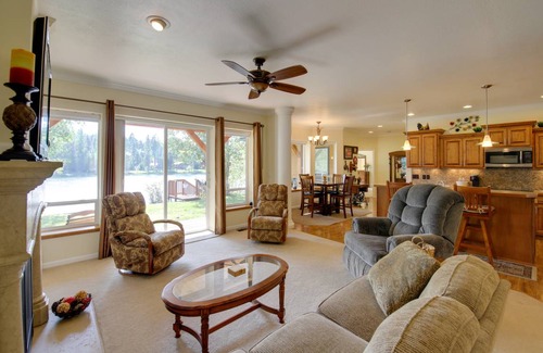 Thompson Falls House | 200 m² House ∙ 3 bedrooms ∙ 6 guests