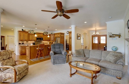 Thompson Falls House | 200 m² House ∙ 3 bedrooms ∙ 6 guests