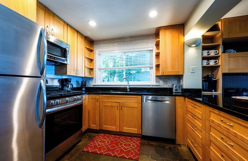 Gordon Beach Cottage | 2024 remodeled historic Lake Michigan waterfront Union Pier home with spa.