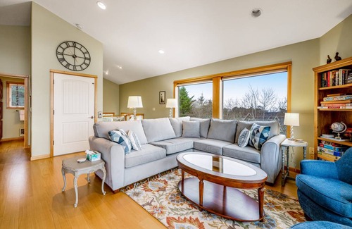 Cape Meares House | 210 m² House ∙ 3 bedrooms ∙ 6 guests