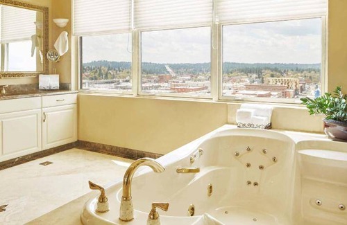 Downtown Spokane Hotel | 212 m² Hotel ∙ 127 guests