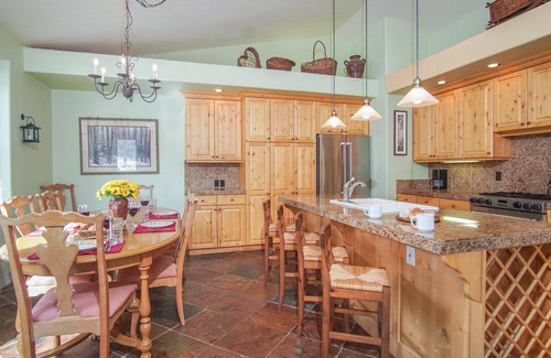 Ketchum House | #215A-Great Location on the Bike/Ski path with garage: 10 minute Walk to Town & Lifts