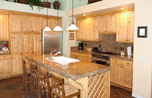 Ketchum House | #215A-Great Location on the Bike/Ski path with garage: 10 minute Walk to Town & Lifts