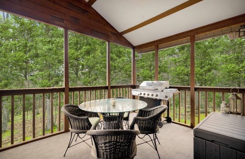 Berkeley Springs Cabin | 216 m² Cabin ∙ 4 bedrooms ∙ 10 guests