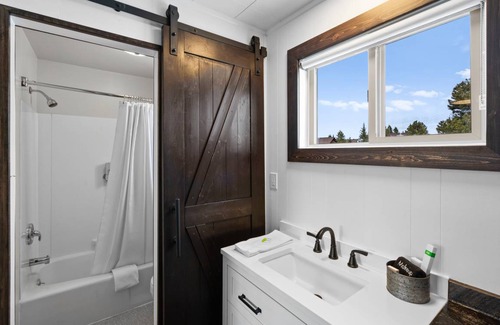 West Yellowstone Hotel | 23 m² Hotel ∙ 1 bedroom ∙ 2 guests