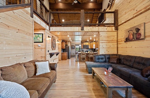 Island Park Cabin | 232 m² Cabin ∙ 5 bedrooms ∙ 12 guests