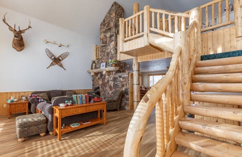 St. Anthony Cabin | 252 m² Cabin ∙ 4 bedrooms ∙ 10 guests