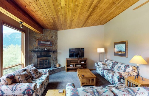 Big Sky House | 255 m² House ∙ 4 bedrooms ∙ 8 guests