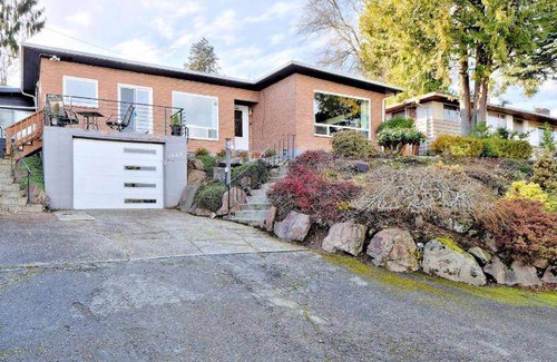 Bryn Mawr-Skyway House | 267 m² House ∙ 5 bedrooms ∙ 16 guests