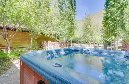 Warm Springs House | 285 m² House ∙ 4 bedrooms ∙ 8 guests