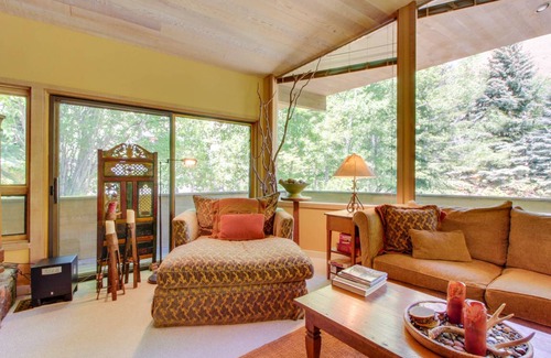 Warm Springs House | 285 m² House ∙ 4 bedrooms ∙ 8 guests