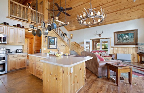 Island Park Cabin | 294 m² Cabin ∙ 4 bedrooms ∙ 10 guests