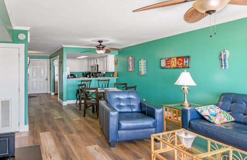 Galveston Condo | 2BR Oceanfront 3rd-floor/Babe’s Beach access/oversized balcony/refreshing pool
