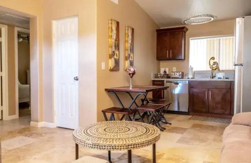 Tucson House | 2nd St 1 Awesome 2-Bedroom Unit in Hummingbird Alcove
