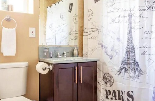 Tucson House | 2nd St 1 Awesome 2-Bedroom Unit in Hummingbird Alcove