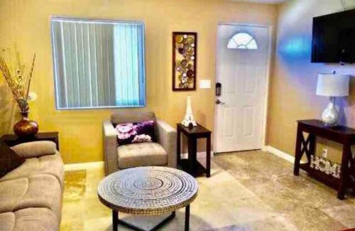 Tucson House | 2nd St 1 Awesome 2-Bedroom Unit in Hummingbird Alcove