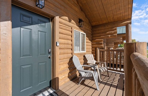 St. Charles Cabin | #3 Bear Lake cabin, Newly Remodeled! AC! New Beds! Sleeps 4