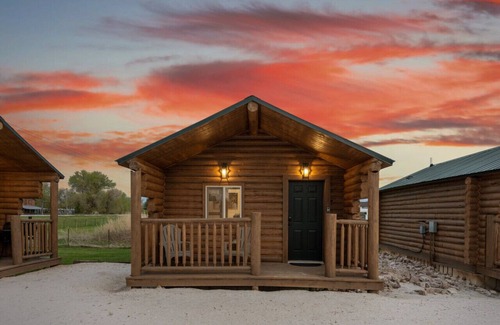St. Charles Cabin | #3 Bear Lake cabin, Newly Remodeled! AC! New Beds! Sleeps 4