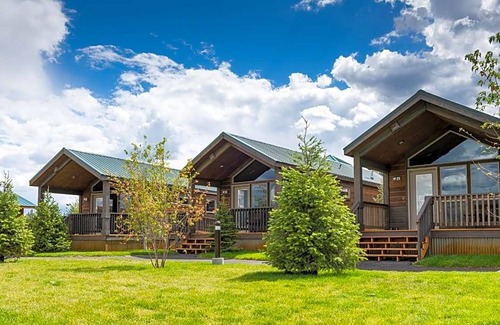 West Yellowstone Hotel | 3-Star Hotel ∙ Explorer Cabins at Yellowstone