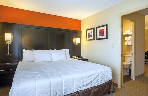 Evansville Hotel | 3-Star Hotel ∙ Clarion Inn & Suites