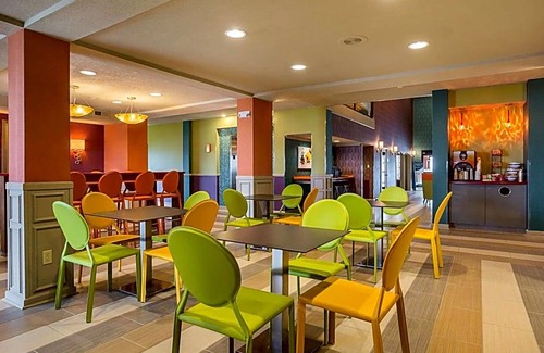 Evansville Hotel | 3-Star Hotel ∙ Clarion Inn & Suites