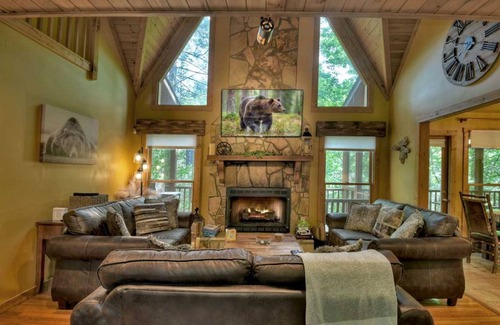 Walnut Mountain Cabin | 307 m² Cabin ∙ 3 bedrooms ∙ 10 guests