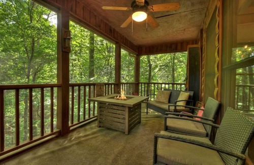 Walnut Mountain Cabin | 307 m² Cabin ∙ 3 bedrooms ∙ 10 guests