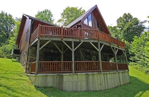 Rockbridge Cabin | 325 m² Cabin ∙ 8 bedrooms ∙ 20 guests