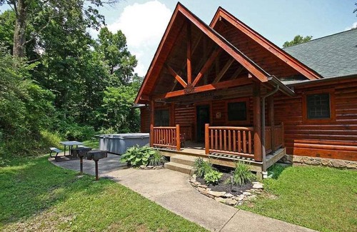 Rockbridge Cabin | 325 m² Cabin ∙ 8 bedrooms ∙ 20 guests